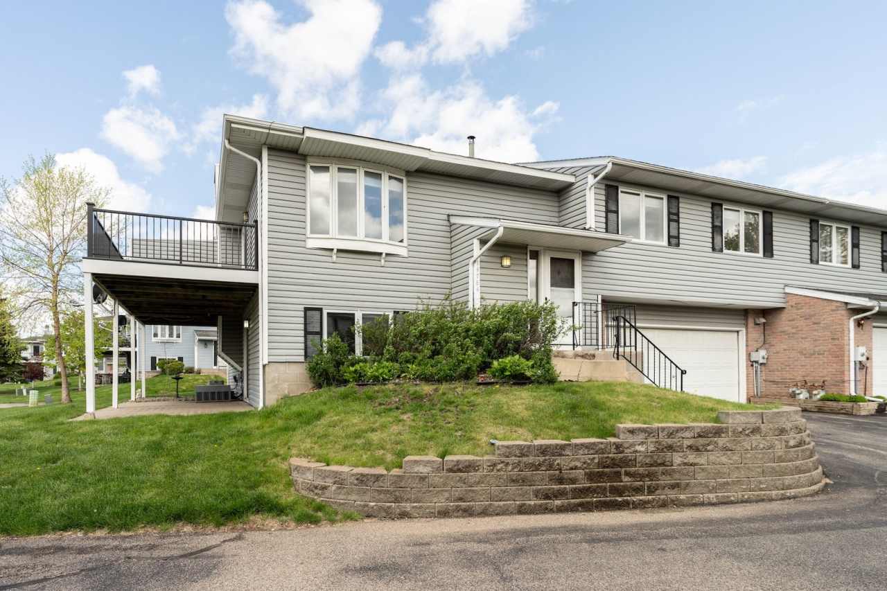 Lovely 3 Bedroom 2 Bath Townhome in Apple Valley