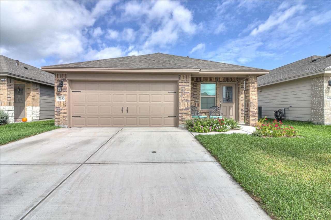7630 Shadow Rider - 3/bedroom 2/bathroom - $2,195/month