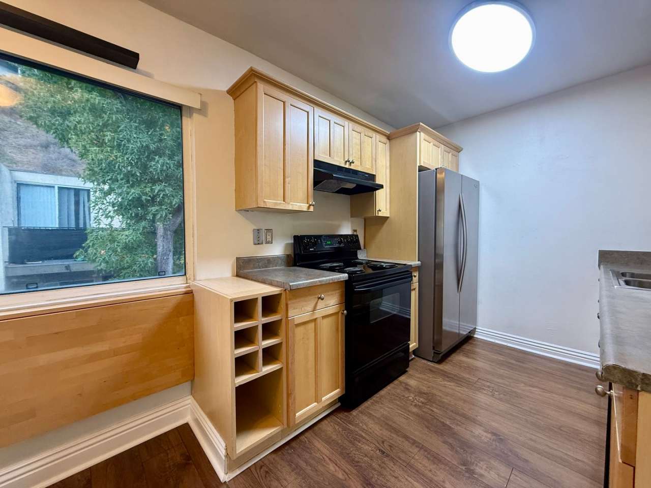 Location! Location! 1 Bedroom Condo in Mission Hills! Upgraded Kitchen, Assigned Parking, Plenty of Storage Options! Walking Distance to Little Italy and Downtown!