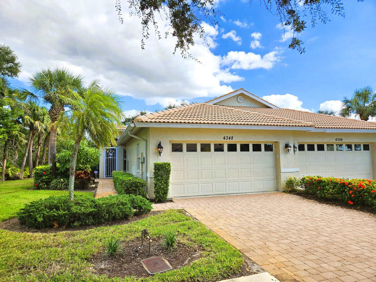Seasonal Short-Term 2 Bedroom 2 Bathroom with a Bonus Room in the gated community of Venetia!