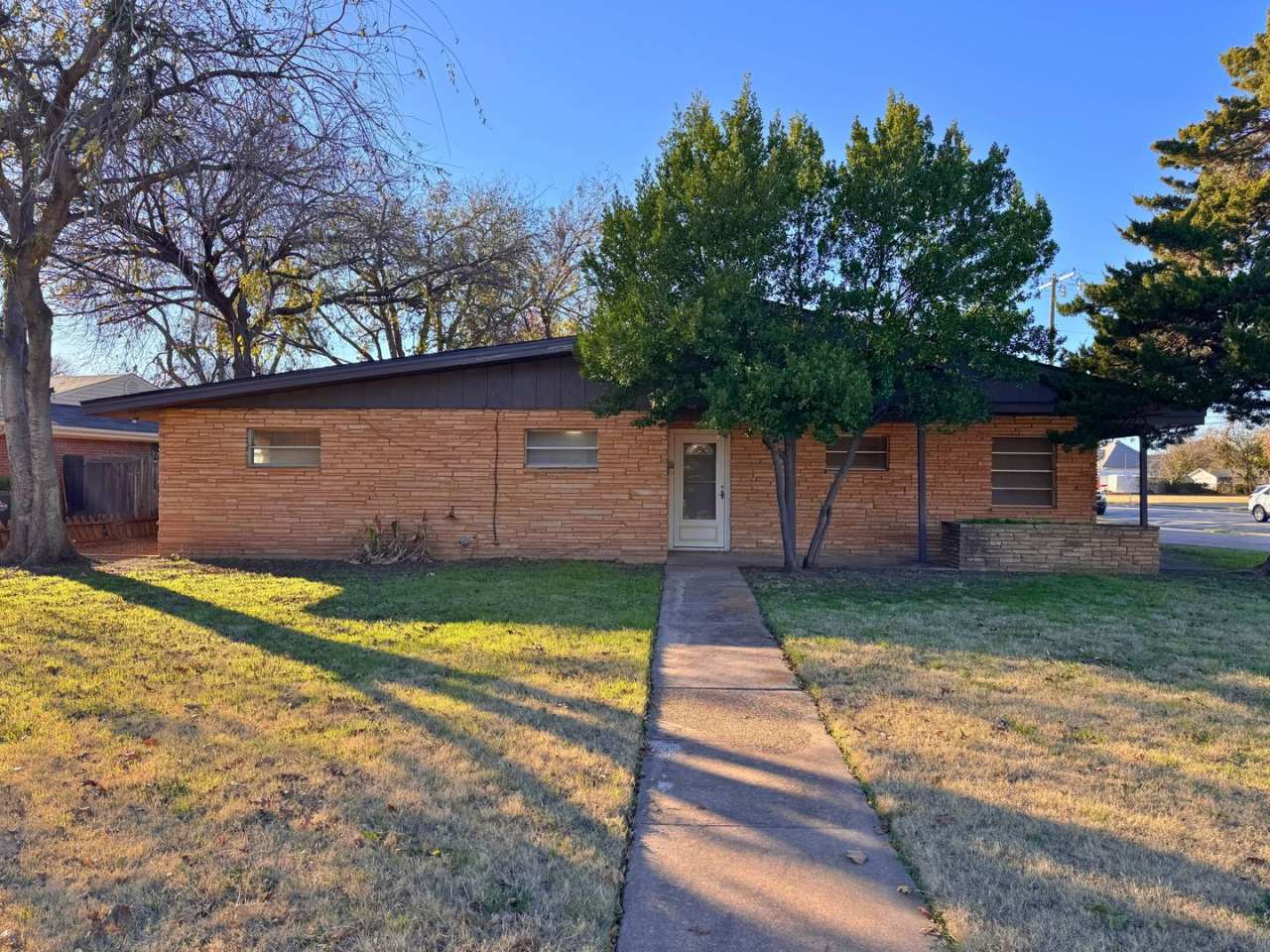 Adorable Mid Century Modern home on a corner lot!