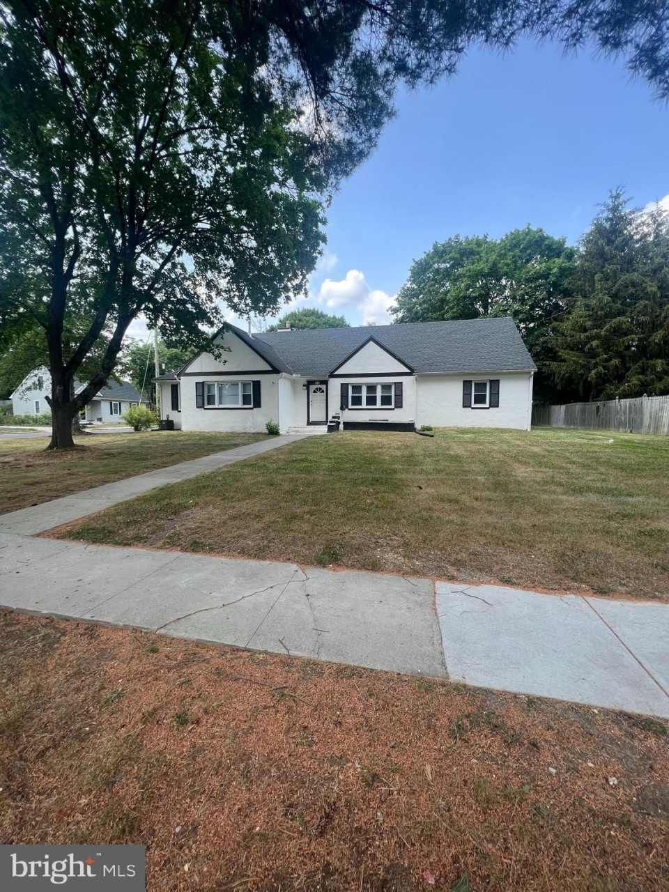 121 UNIVERSITY Boulevard