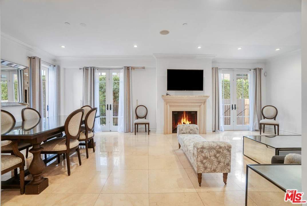 208 S Lasky Dr unit: 102