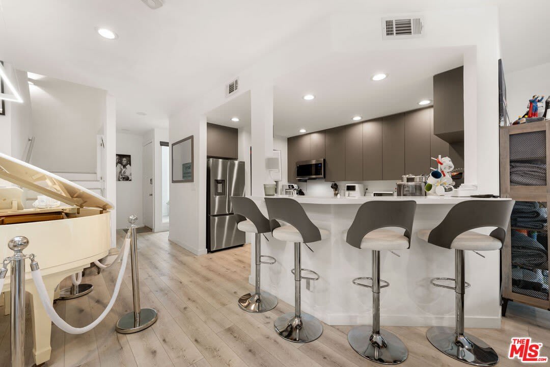 8601 West Knoll Dr unit: 5