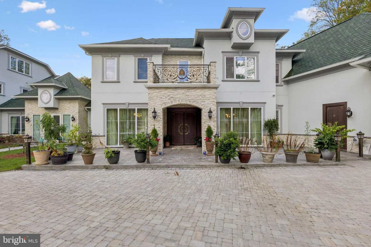 855 DOLLEY MADISON Boulevard