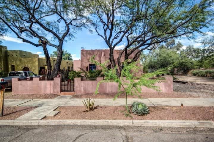 Pre-Lease August 2026 Adorable UofA Bungalow Updated Kitchen, A/C, Covered Patio, 4 Blocks from UofA ,