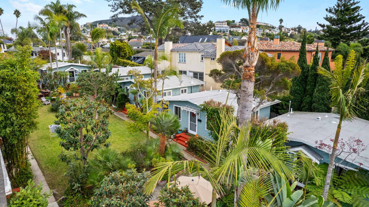 Beautiful Vintage Cottage in La Jolla with Onsite Laundry!