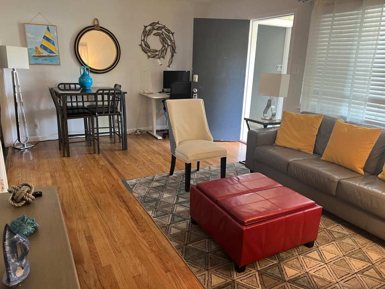 819 University Avenue