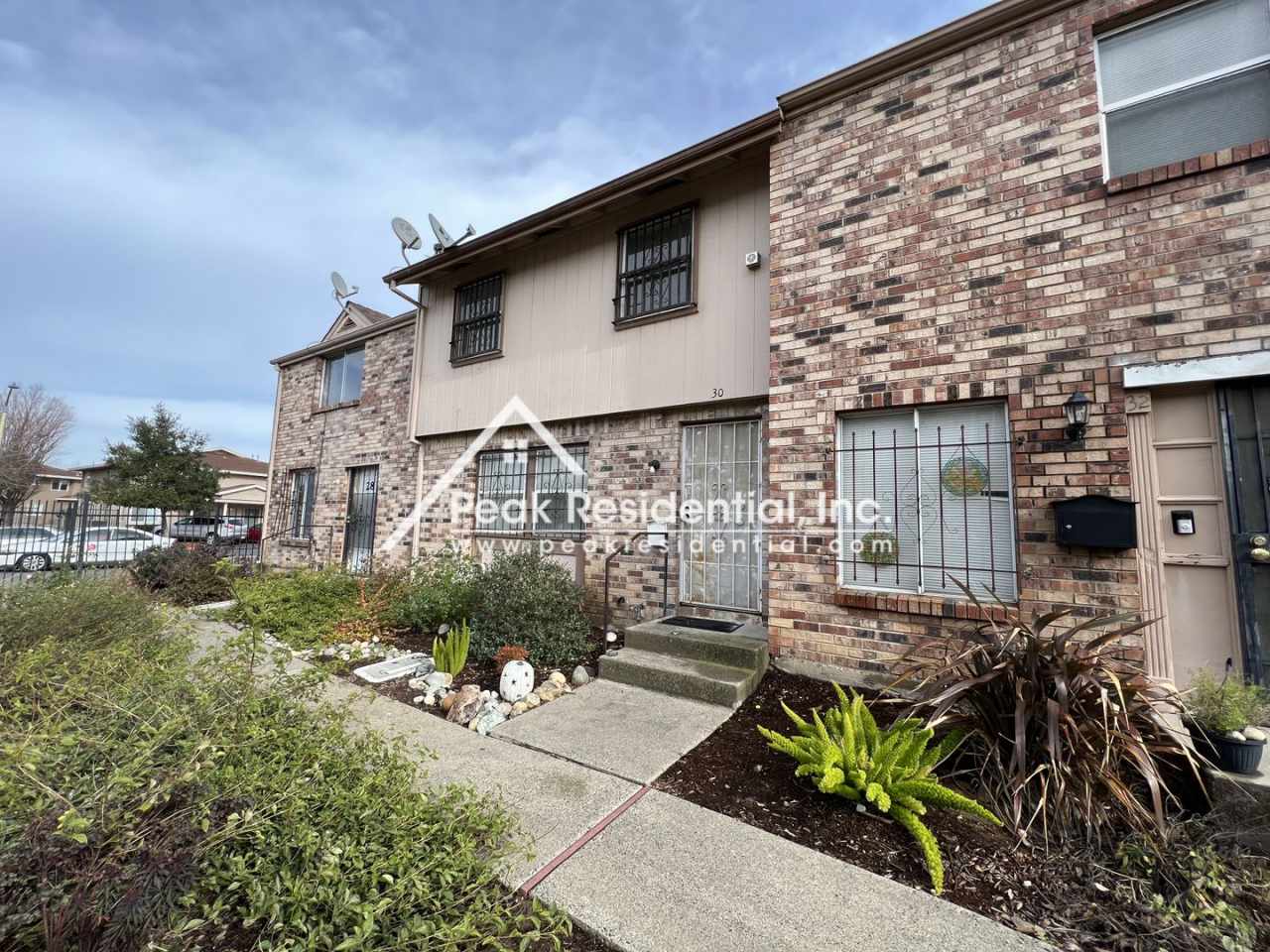 Spacious 3bd/1.5ba Townhouse near Franklin  Mack Road