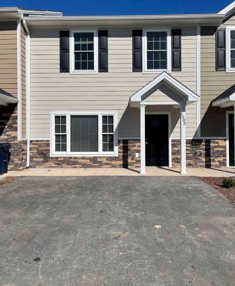 ***FIRST MONTHS RENT HALF PRICE***3BR/2.5BA Townhouse in Crescent Ridge!