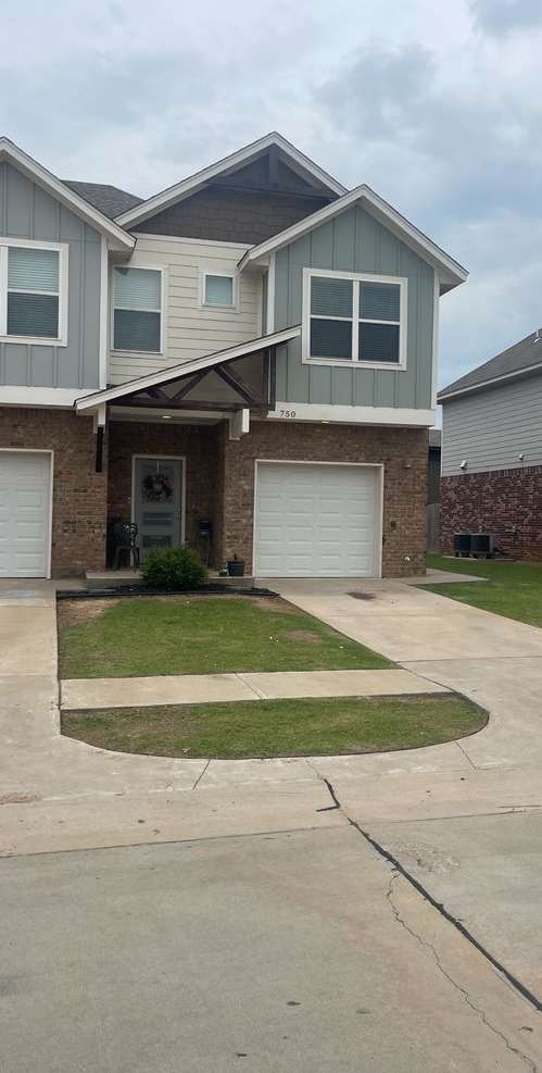 3 bedroom, 2.5 bathroom, 1 car garage