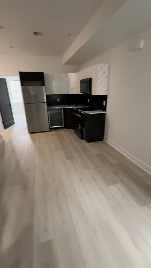 1219 West Airdrie Street - 3