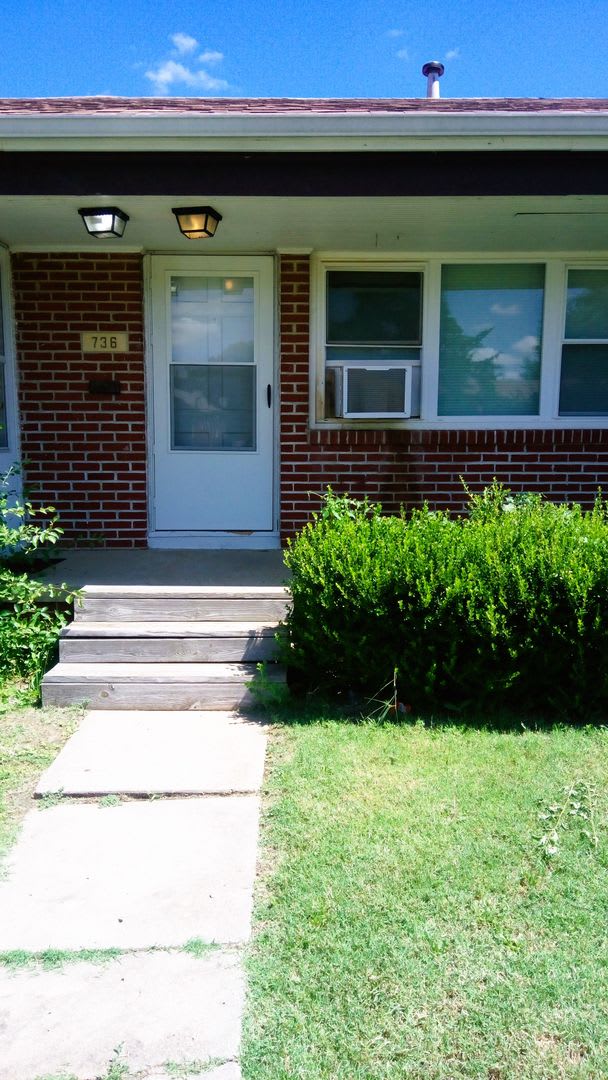 Nice Affordable 1 Bedroom Apartment on the East Side