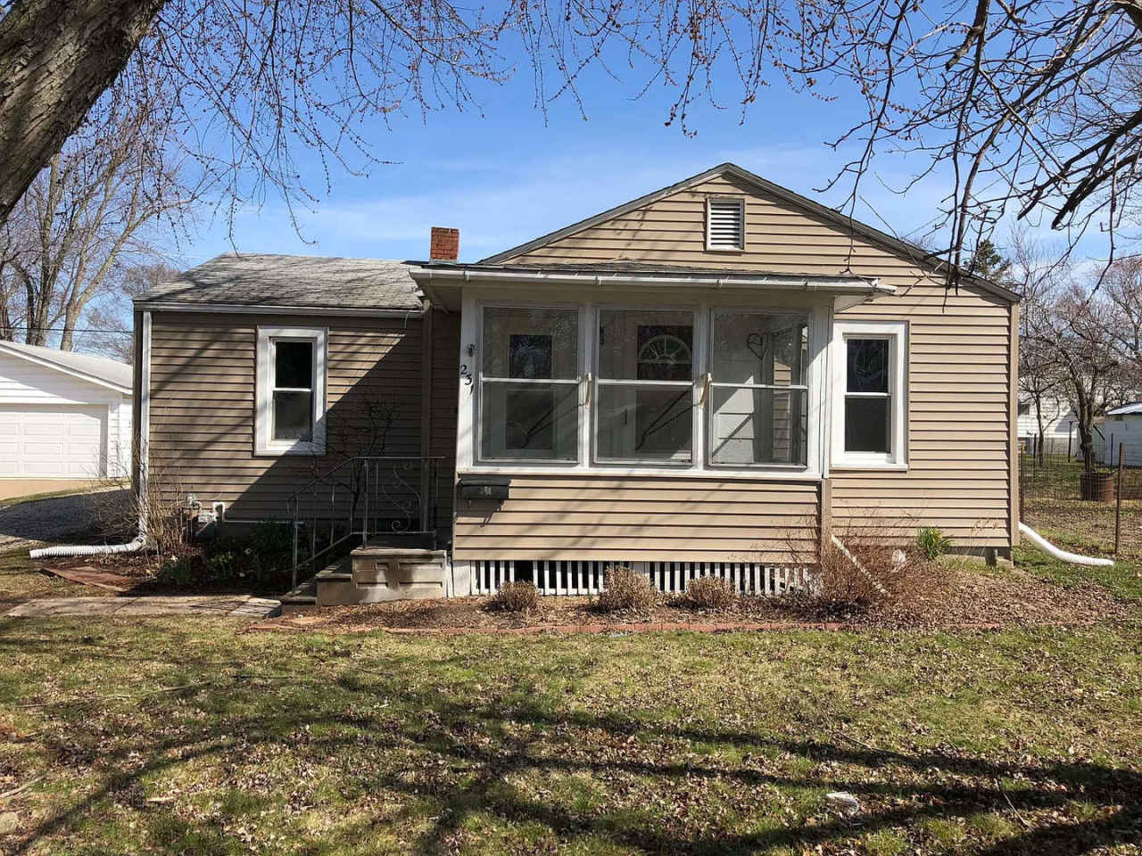 Check this Lovely 2-Bedroom Home!