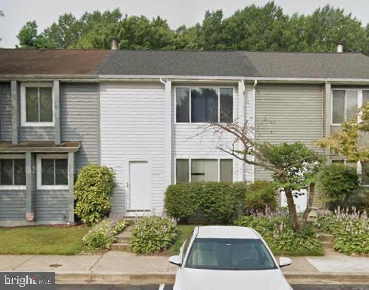 1610 WOODTREE Court W