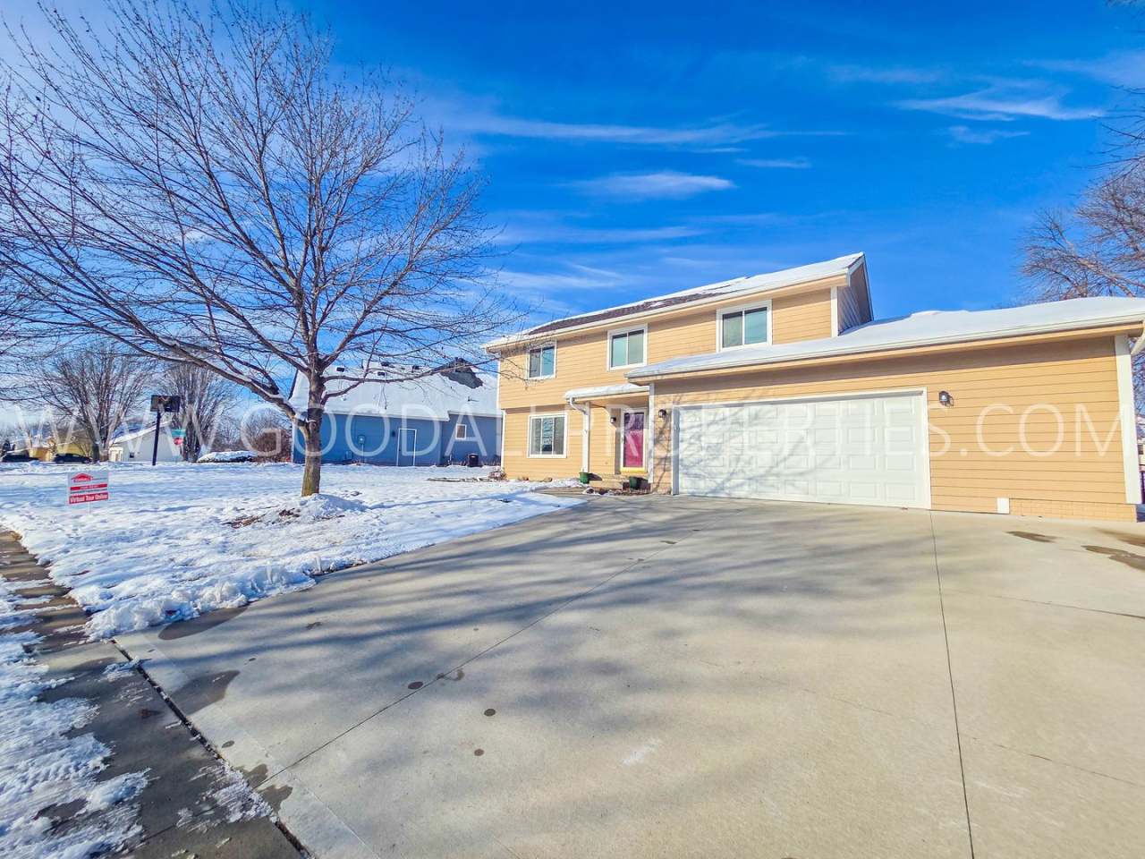 Beautiful 4-Bedroom Home in Johnston – with Finished basement and bonus room and a fenced yard.