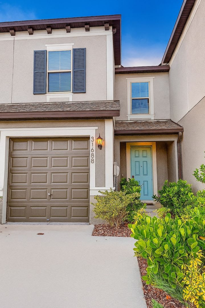 Upgraded Townhome Steps from Wesley Chapel’s Epperson Lagoon