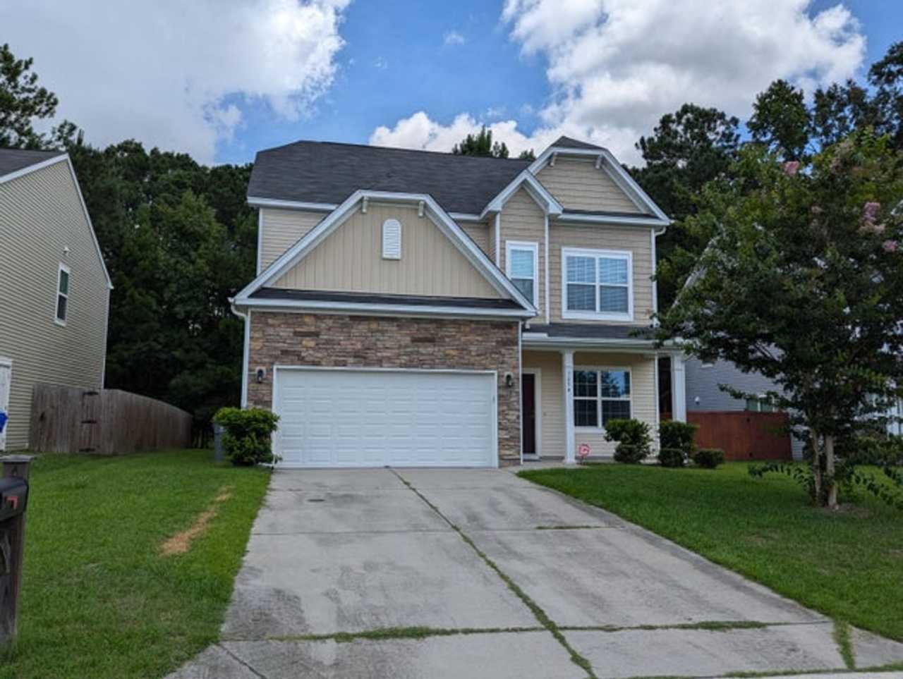 AVAILABLE NOW- 4BR/3.5BA IN COLONY NORTH
