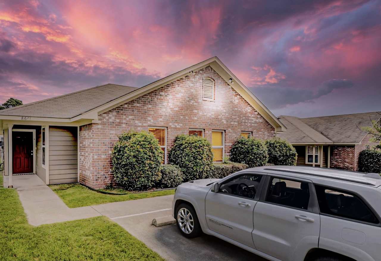 3 Bedroom 2 Bath Duplex at Mansion Creek in Tyler! Chapel Hill ISD!