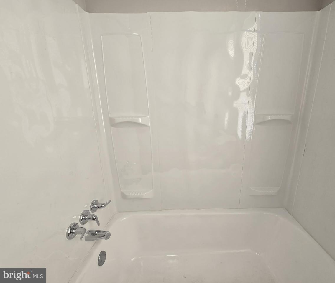 5526 N MASCHER Street unit: 2Nd Fl Rear