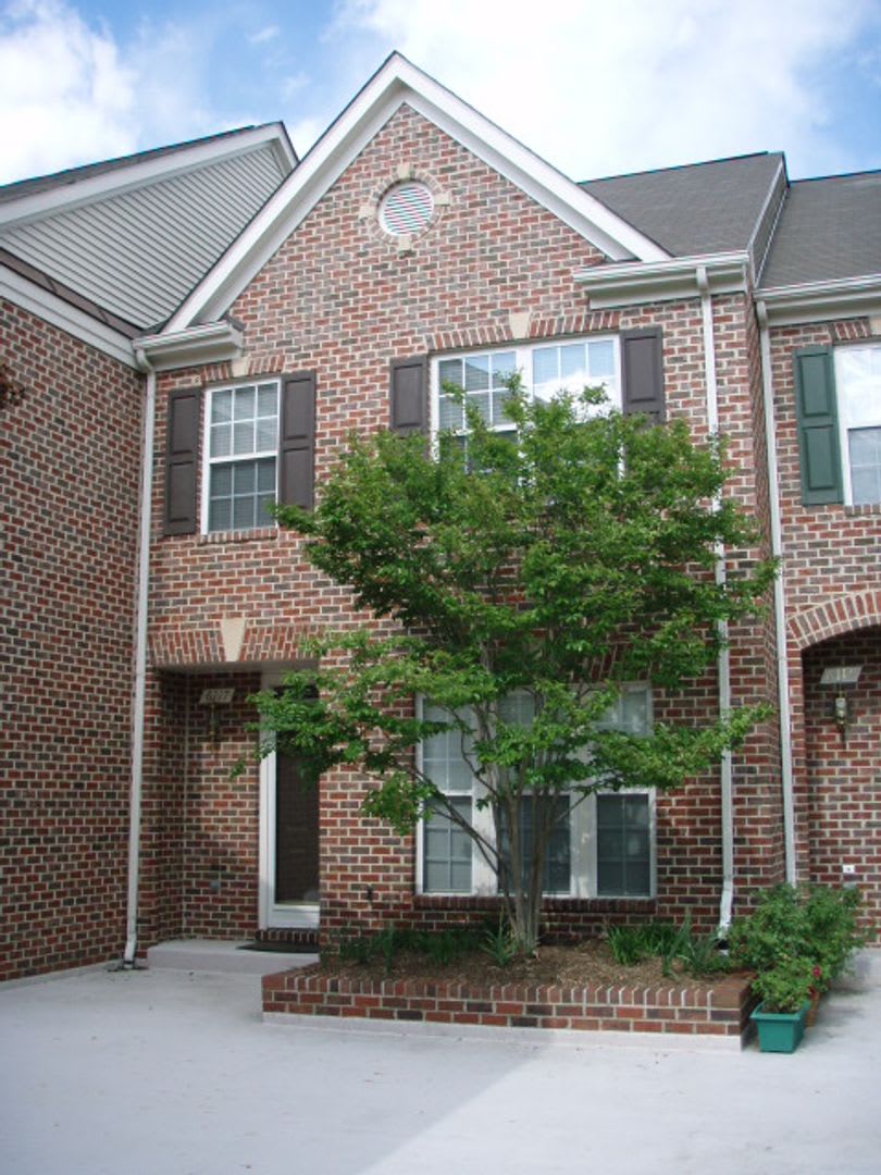Gorgeous 3 Bedroom 3.5 Bathroom Brick Townhome In Award Winning Madison Lane