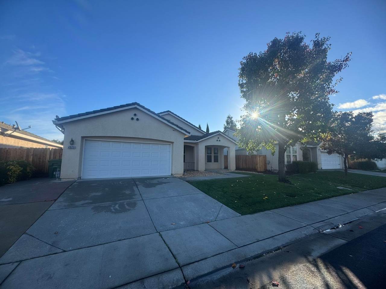 Spacious 4 Bedroom Home in Elk Grove