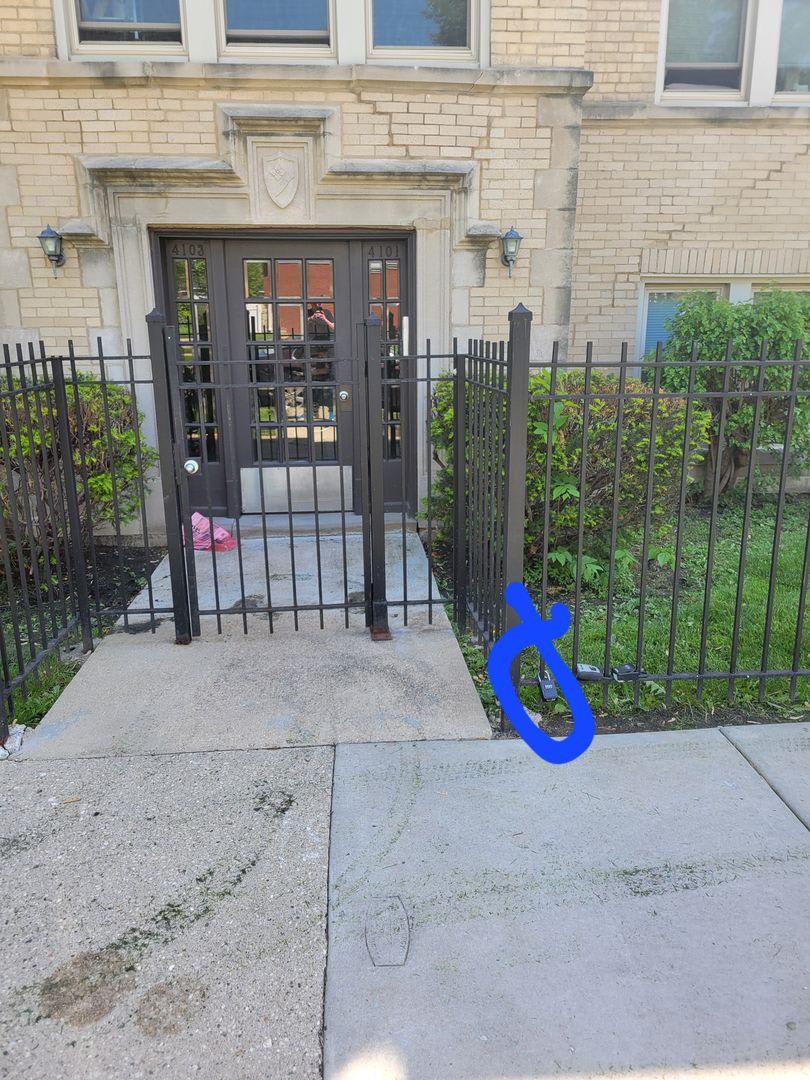 4101 N Sacramento Avenue