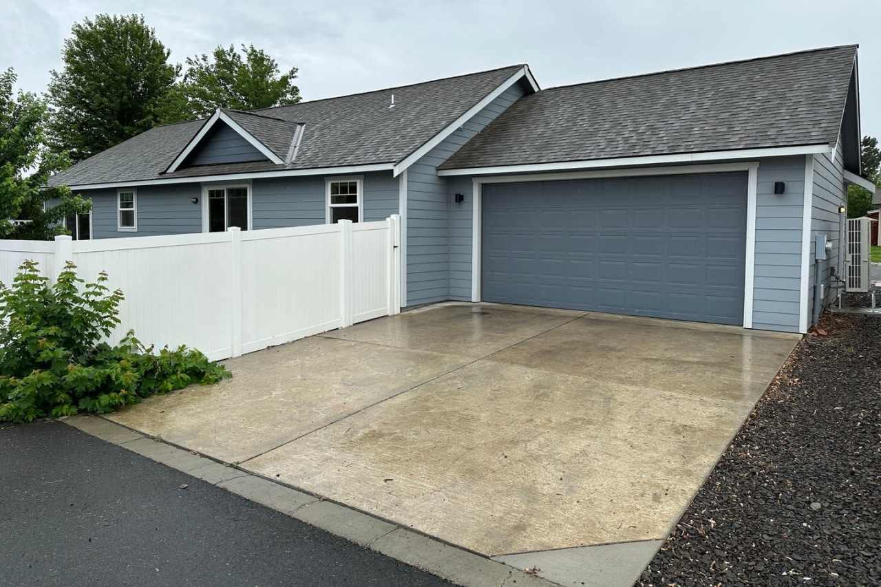 Gorgeous 3 Bedroom, 2 Bath Home!