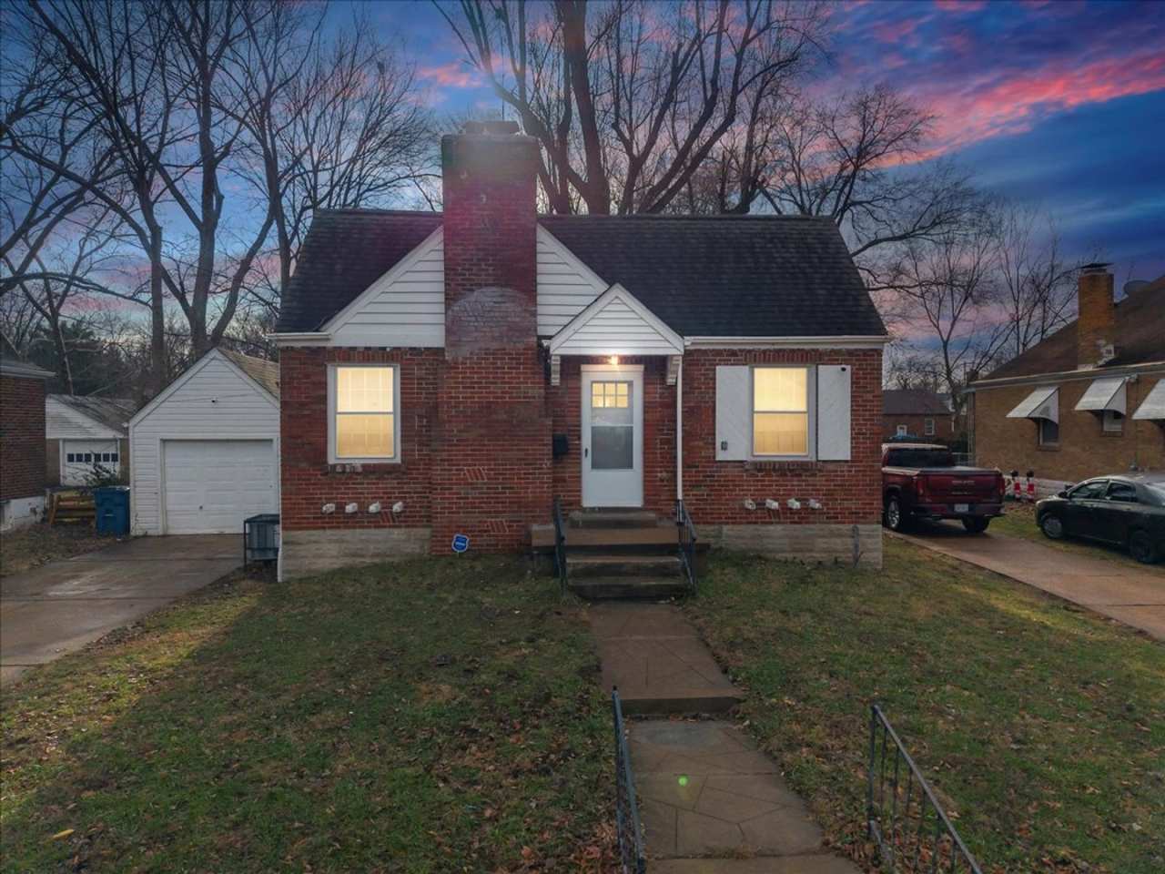 Section 8 Welcome ! Spacious 3 Br / 1 BA Home For Rent in Ferguson