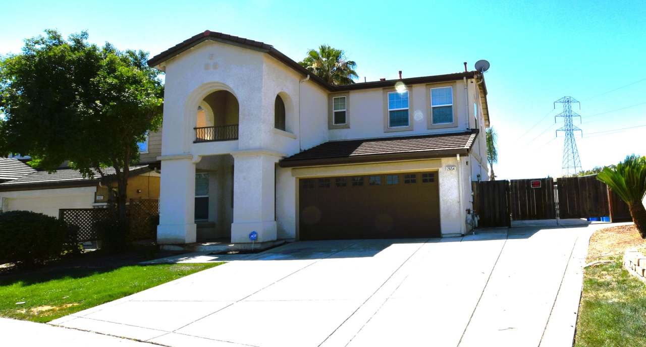 4 bed 2.5 bath Single Family Home