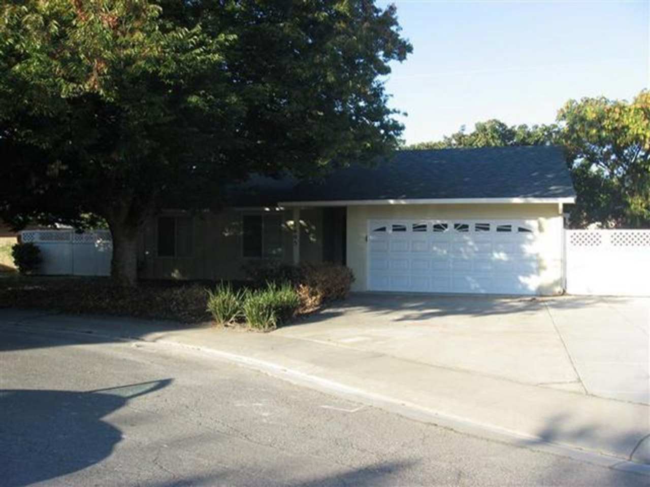 3 bedroom 2 bath with Pool Off of Oakdale Road