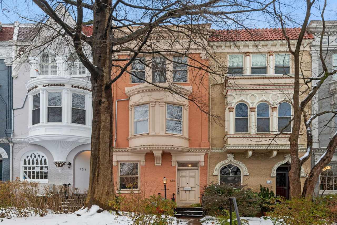 3 Bed 2.5 Bathroom - Capitol Hill Rowhome - Driveway For Parking