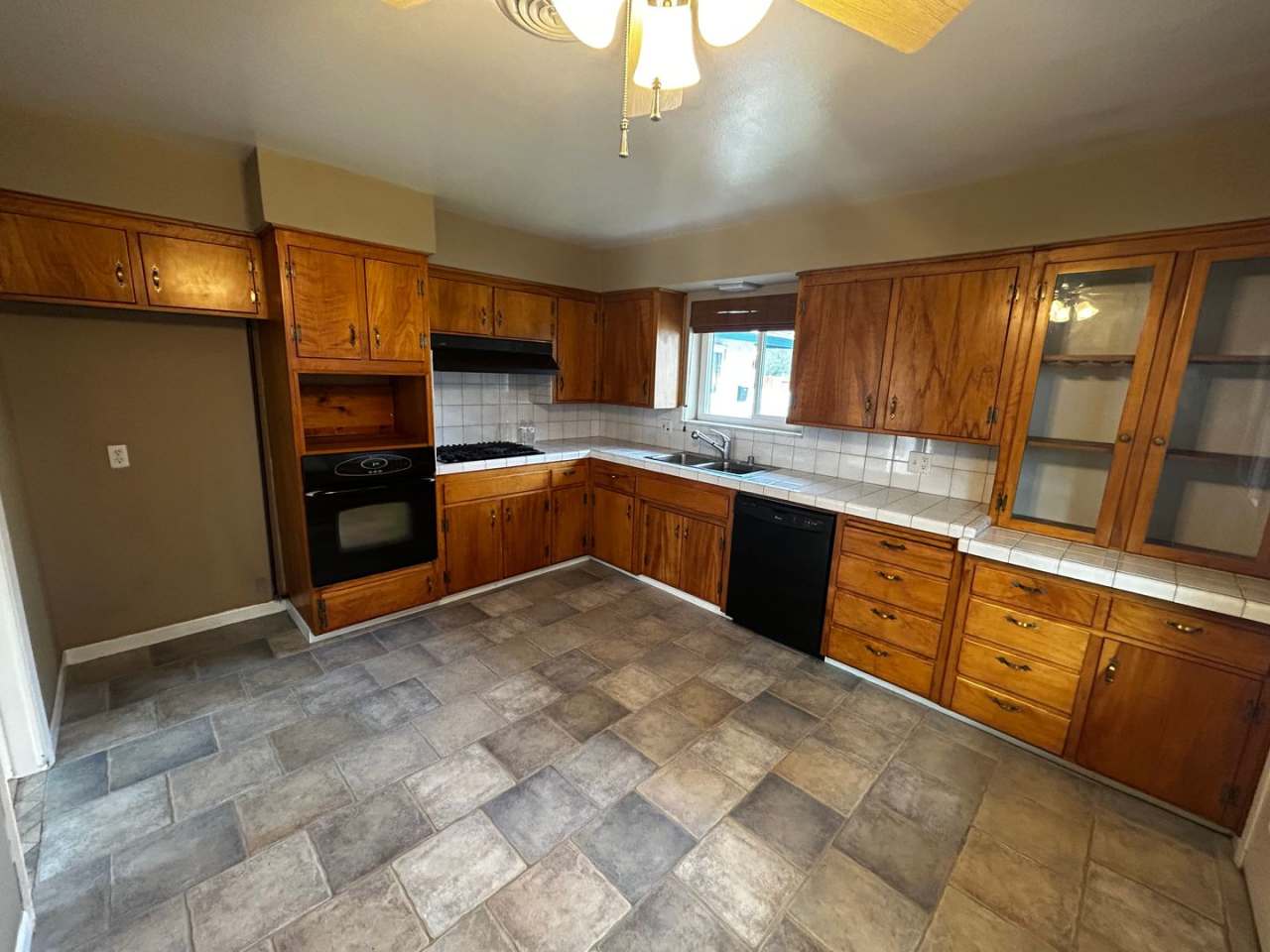 **Price-reduction** 3 Bedroom house two blocks from the shell beach cliffs