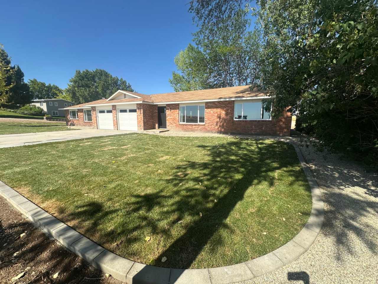 2 bed, 1 Bath, 1 Car Garage Duplex - Modern Insides, and Outside Open Spaces