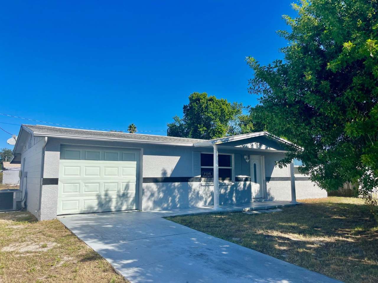 Spacious 3BR/2BA Port Richey home! No application fee!