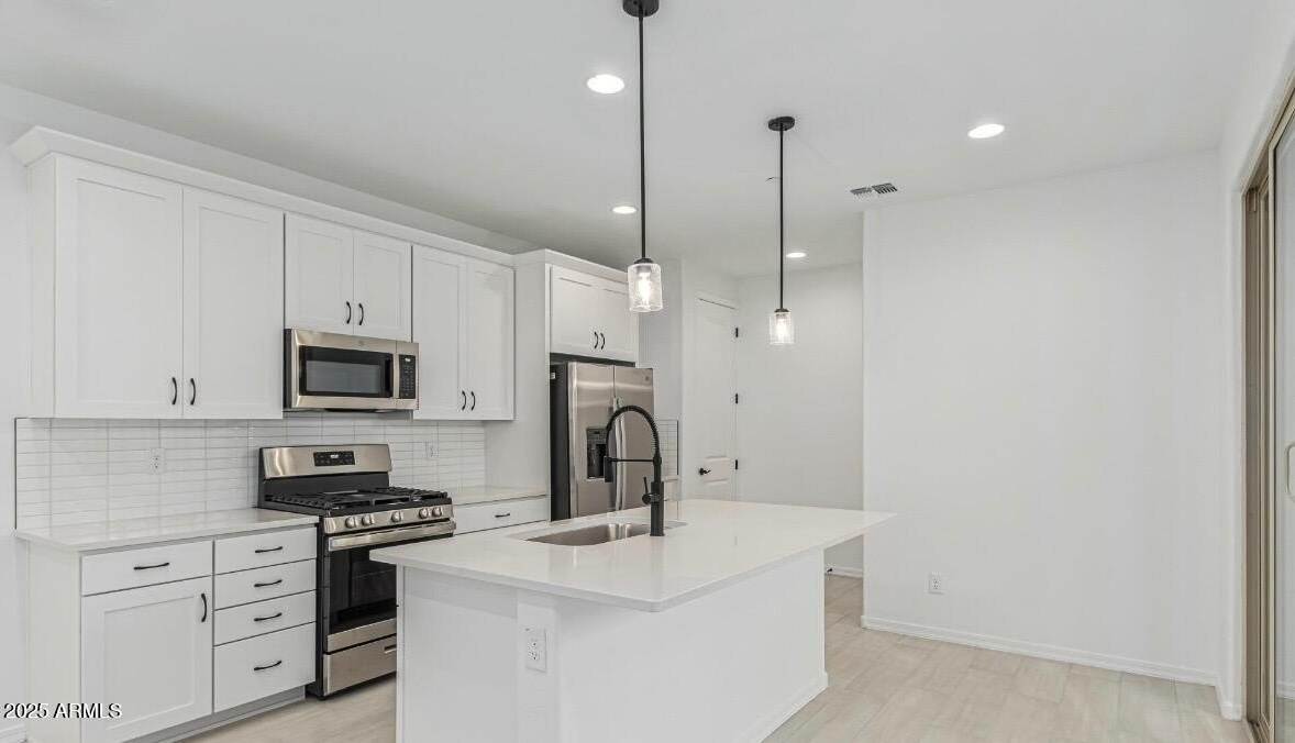 2931 N EVERGREEN Street