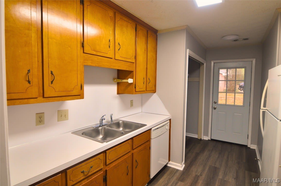 165 E 6th Street unit: D