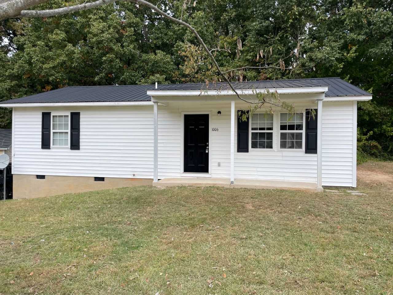 NEWLY RENOVATED 2 BED, 2 BATH HOME LOCATED IN ASHEBORO!
