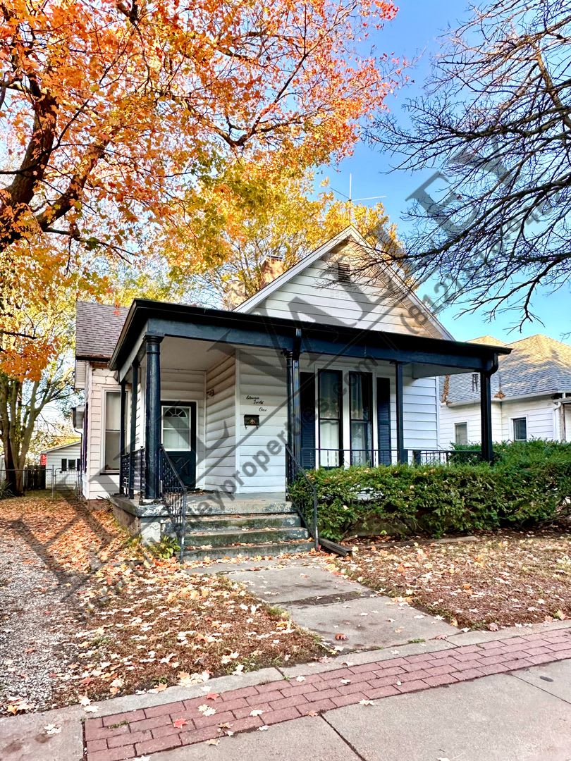 Large four bedroom in Farrington's Grove Historical District