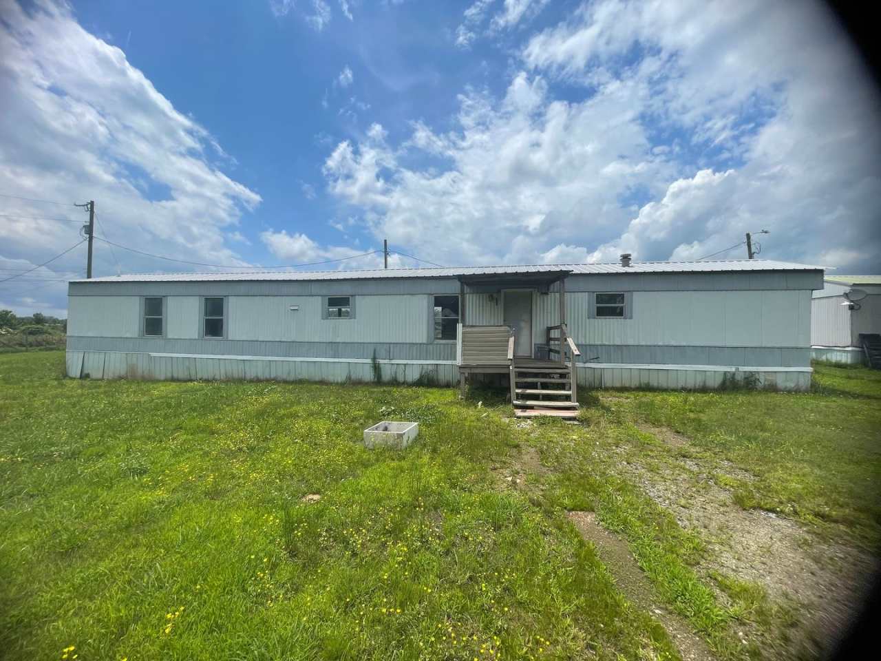 3 BR 2 Bath 1,280 sq ft singlewide mobile home on 0.88 acres in Lonoke, AR