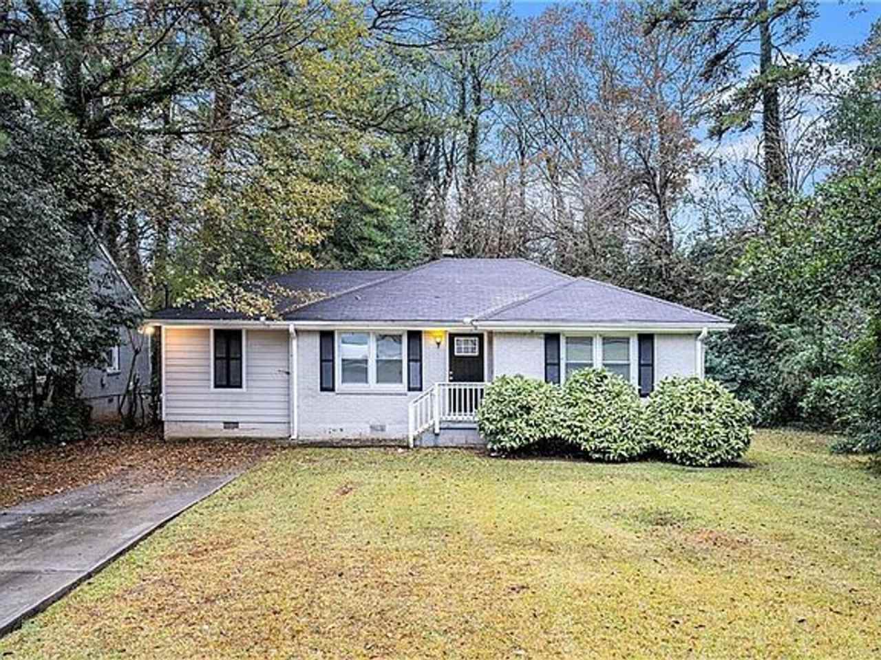 Beautiful 3-Bedroom Home with Spacious Backyard in Decatur