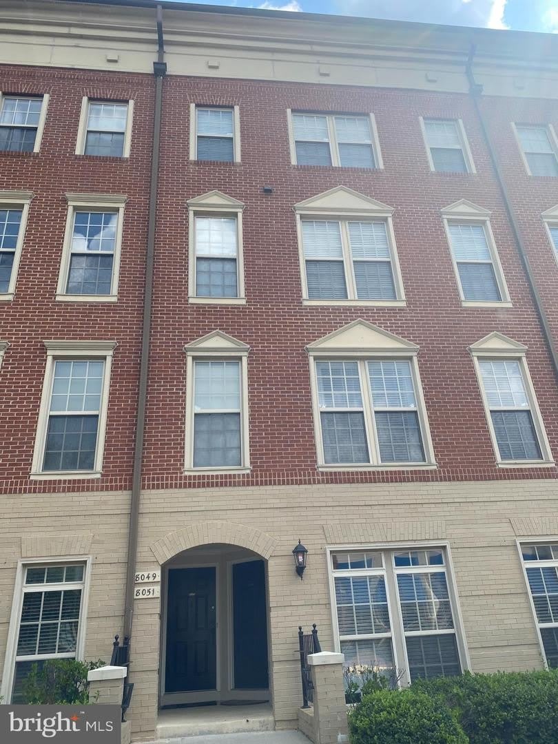 8049 CRESCENT PARK DR