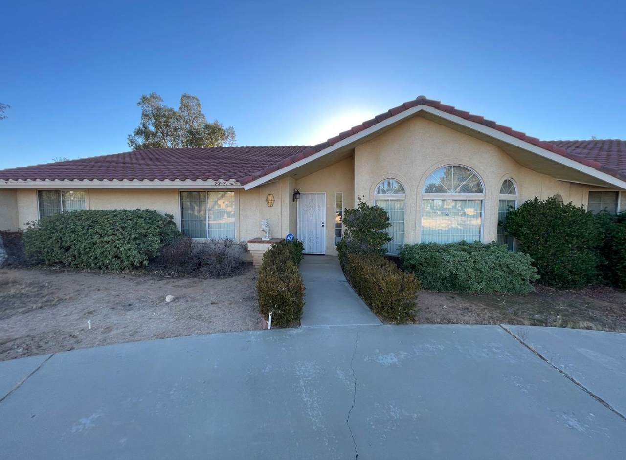 4 BEDROOM APPLE VALLEY HOME