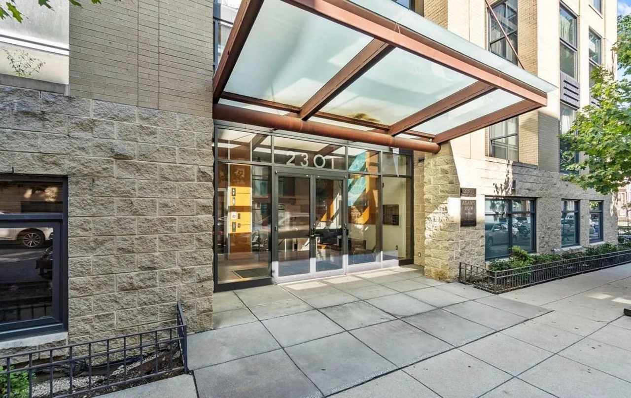 Industrial-Chic 2BR 2BA in Adams Morgan with Parking!