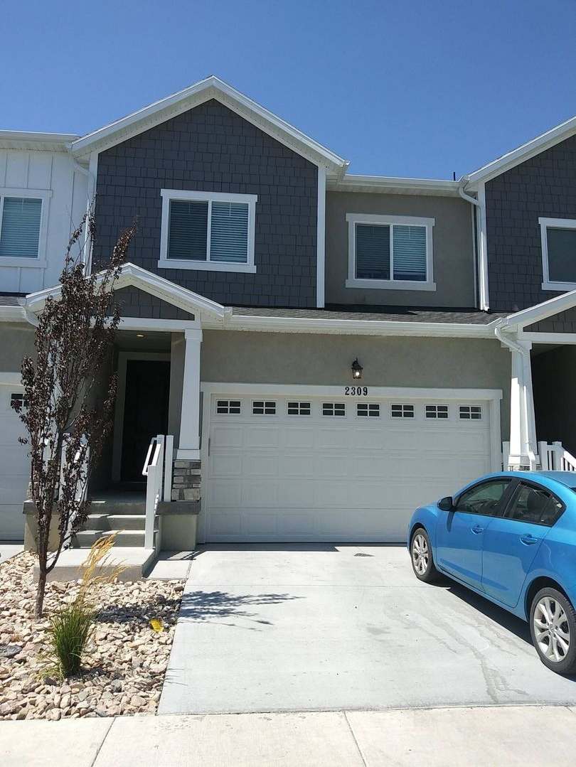 HOLIDAY MOVE-IN SPECIAL - 4 Bedroom 2.5 Bathroom Townhouse in Lehi!