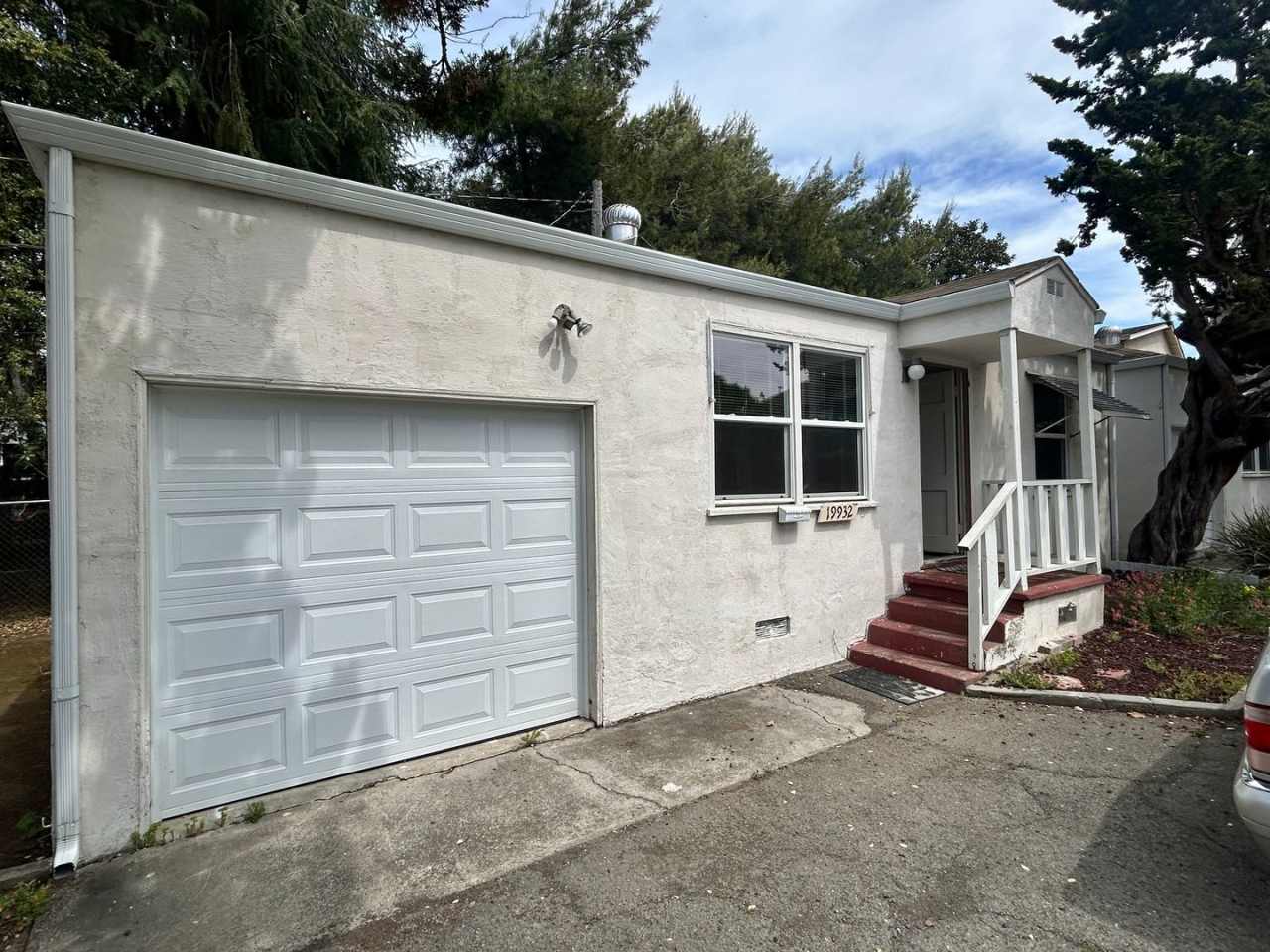Not to be missed Castro Valley cottage!