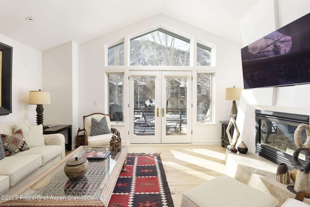 926 E Durant Avenue unit: 3