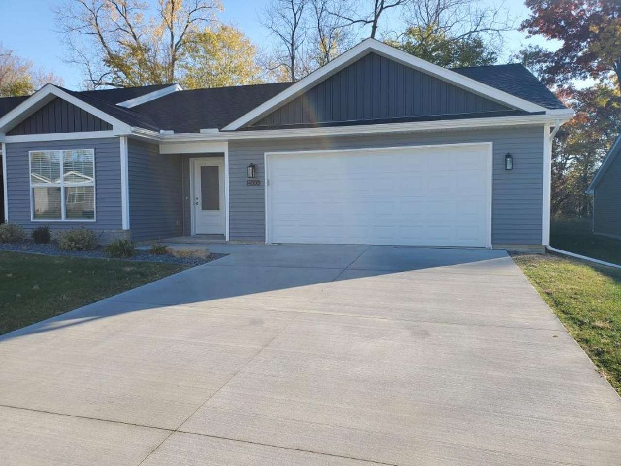 BRAND NEW CONSTRUCTION: 3 Bedroom 2 Full Bath Single Story in East Moline