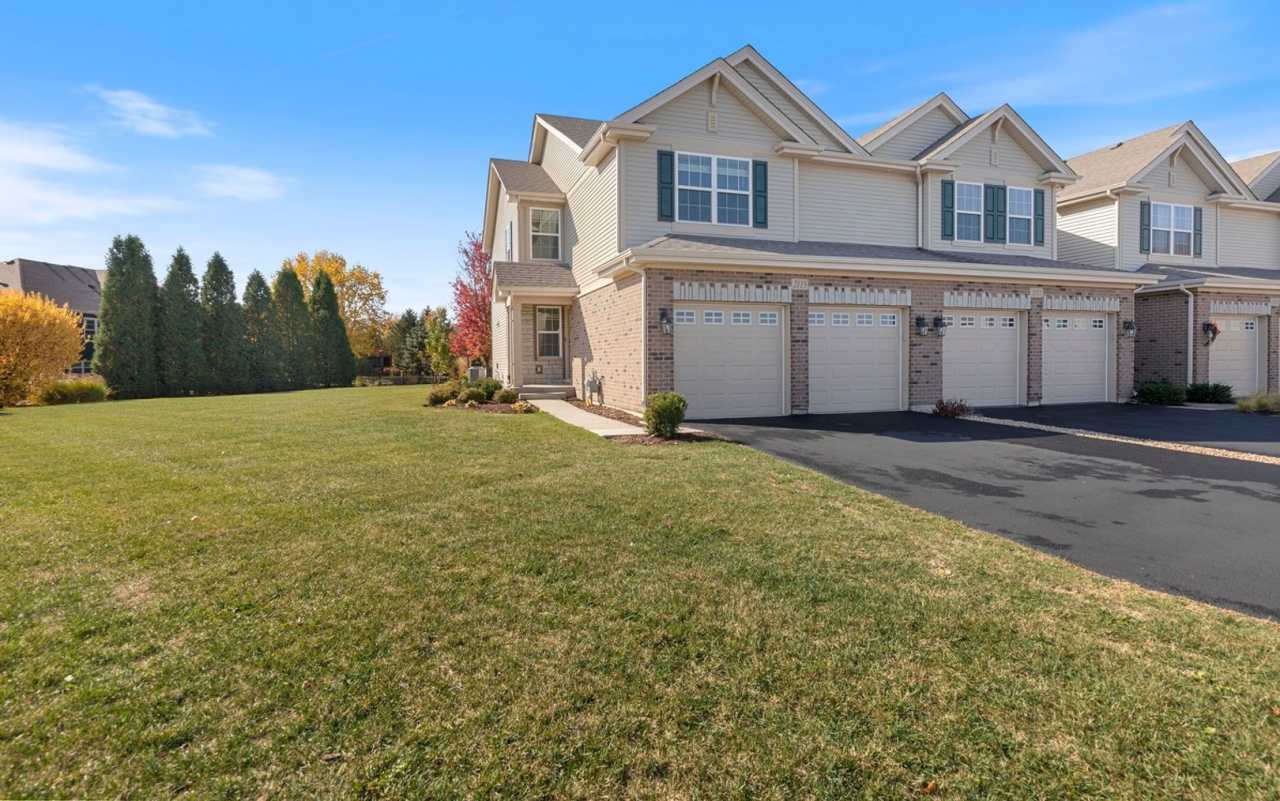 Spacious 3BR Townhome in Aurora