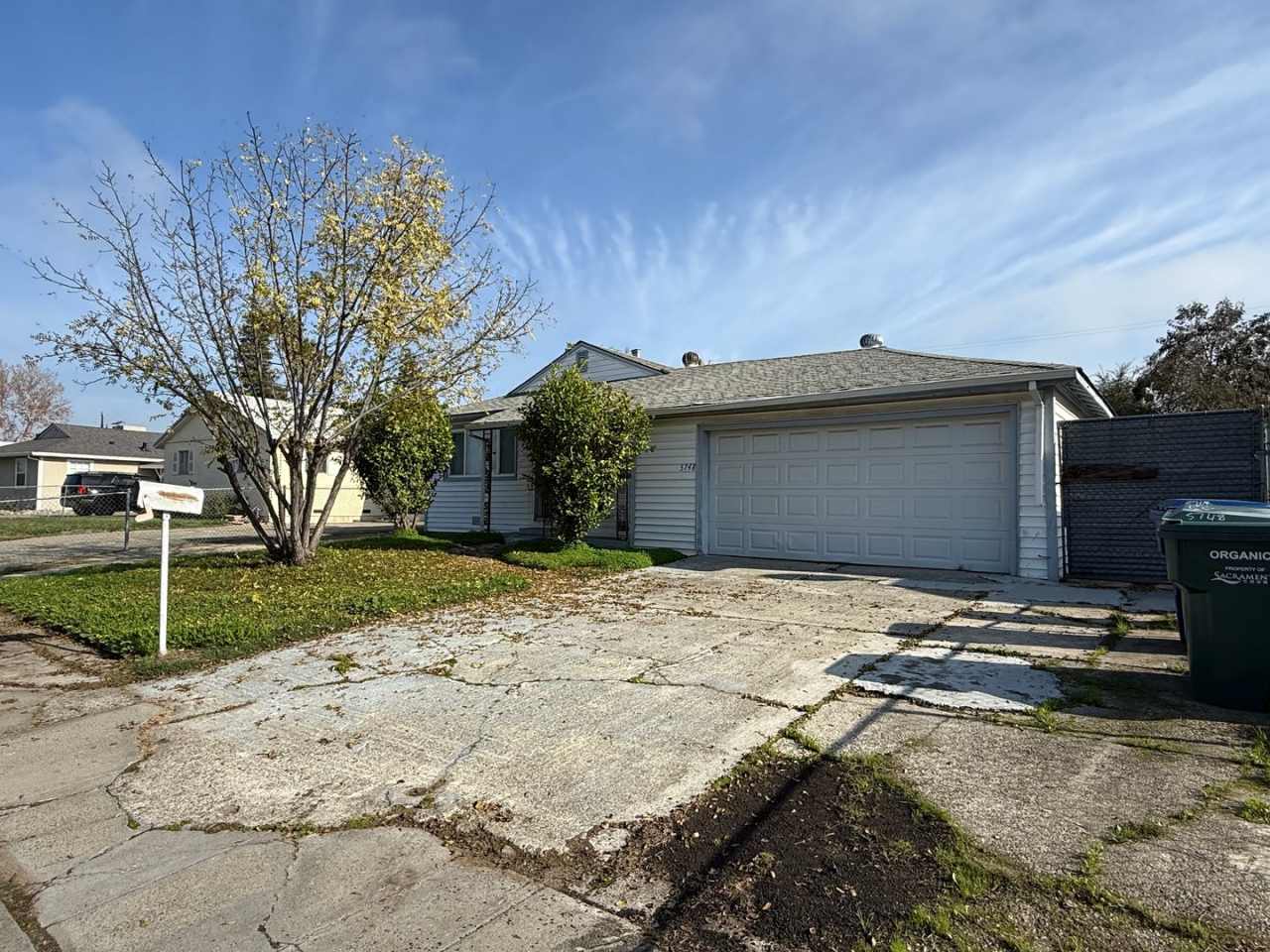 3 bed 1 bath available in North Highlands!